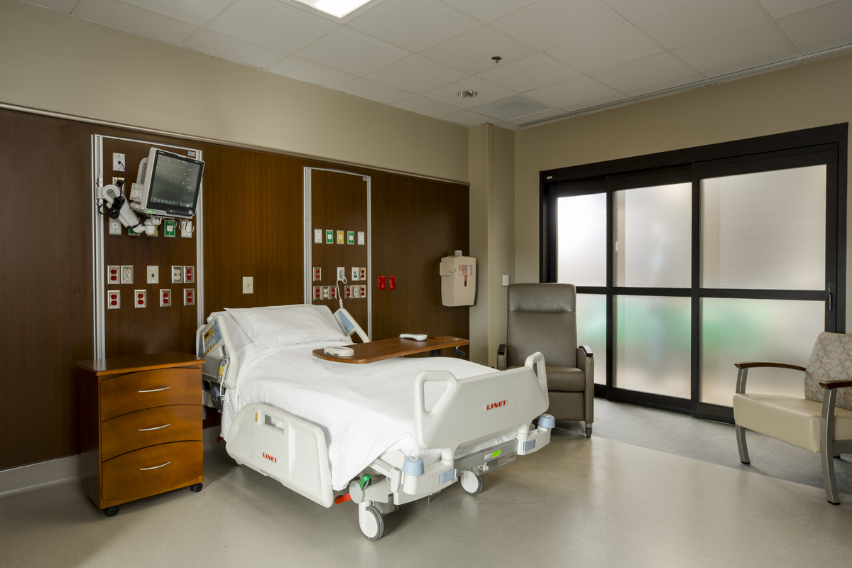Heart and Vascular Center pre and post procedure room